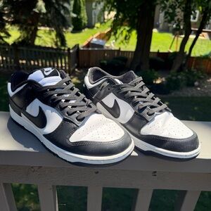 Nike Black and White Panda Dunks . Low-Top Sneakers